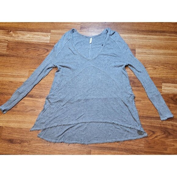 Free People Waffle Knit Sweater Gray Flowy Long Sleeve Boho Pullover Blouse Sz M - Picture 1 of 4